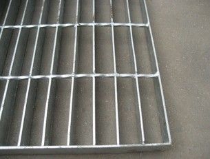 廠家專業(yè)生產(chǎn)各種規(guī)格鋼格板,鋼格柵,溝蓋板,踏步板,樹池蓋產(chǎn)品圖片,廠家專業(yè)生產(chǎn)各種規(guī)格鋼格板,鋼格柵,溝蓋板,踏步板,樹池蓋產(chǎn)品相冊(cè) - 安平縣朗順金屬絲網(wǎng)制品 - 九正